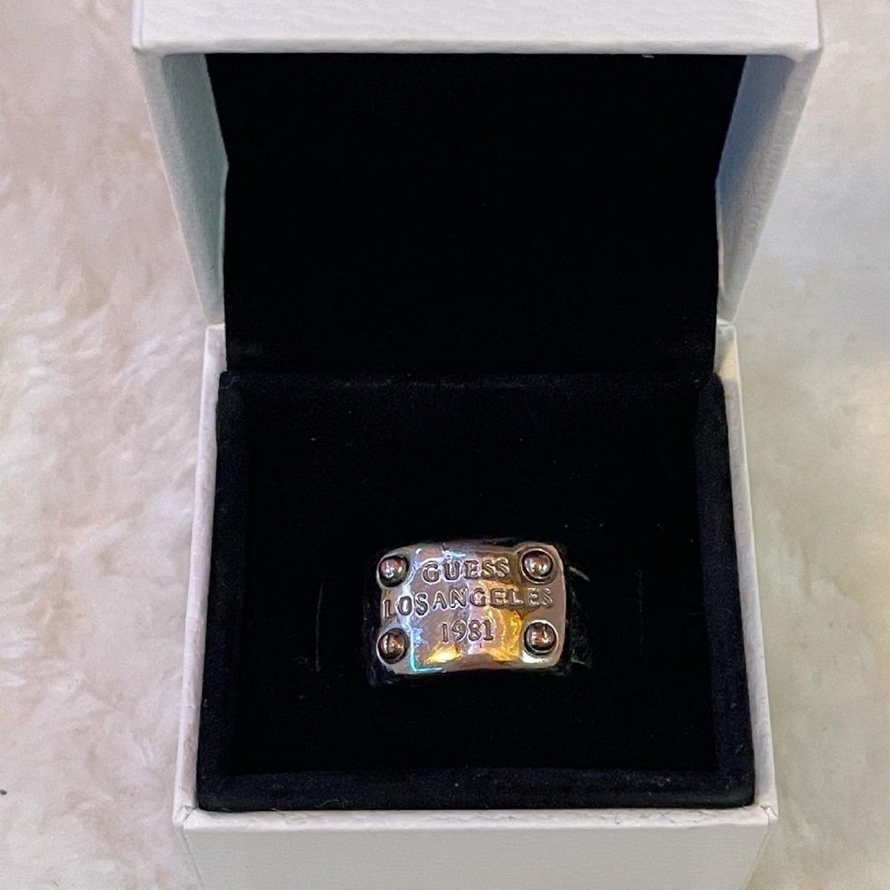 GUESS Ring